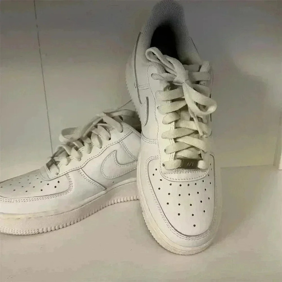 Nike Air Force 1 '07  Sneakers White Size 7 Low Top Casual Shoes Unisex Trendy - Picture 3 of 7